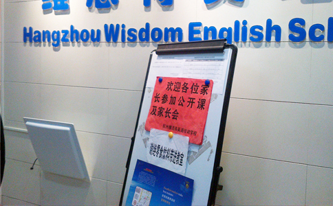 RFID超高頻讀寫(xiě)器UR5208應(yīng)用于培訓(xùn)場(chǎng)所人員管理